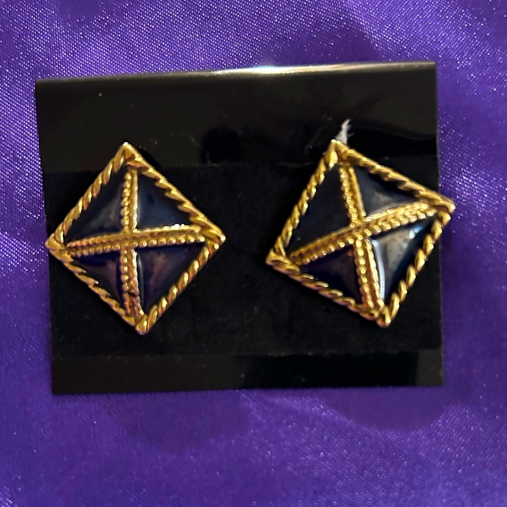 VTG Pierced Navy Blue and Gold Tone Metal post earrings.